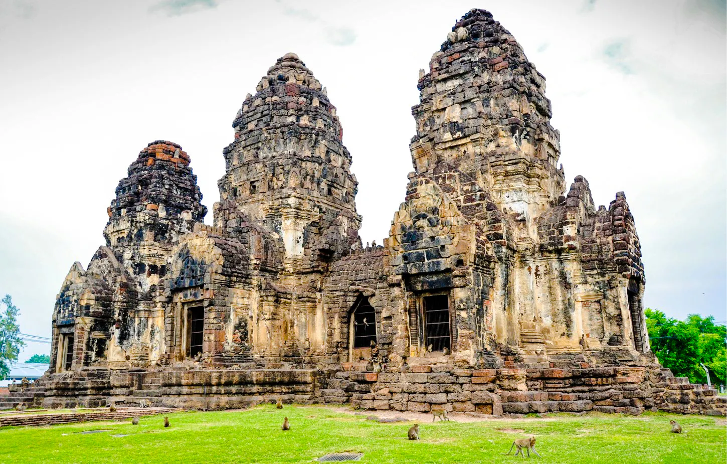 From Bangkok: Ayutthaya Historical Park and Lopburi Monkey Temple Small-Group Tour Image 7
