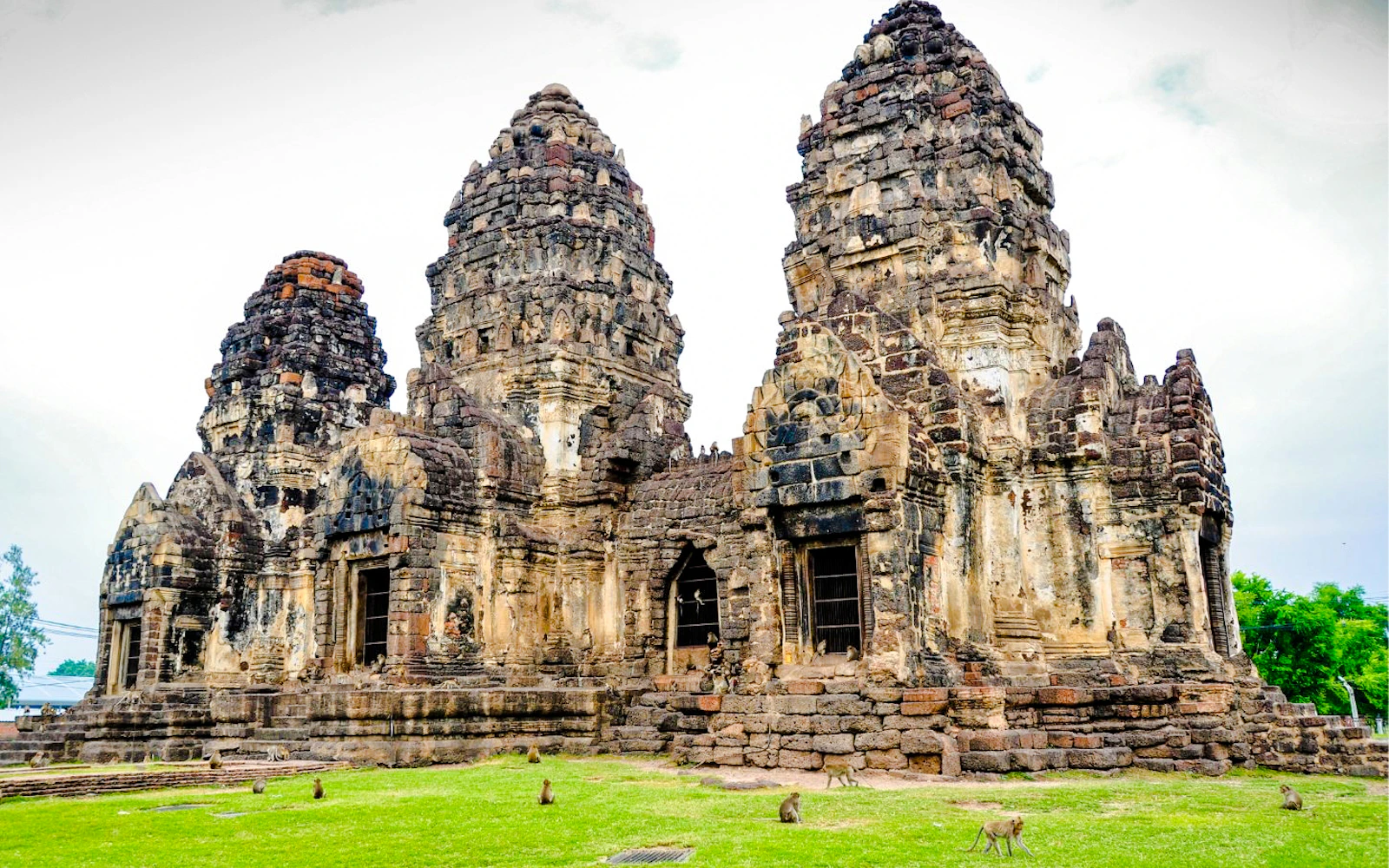 From Bangkok: Ayutthaya Historical Park and Lopburi Monkey Temple Small-Group Tour Image 7