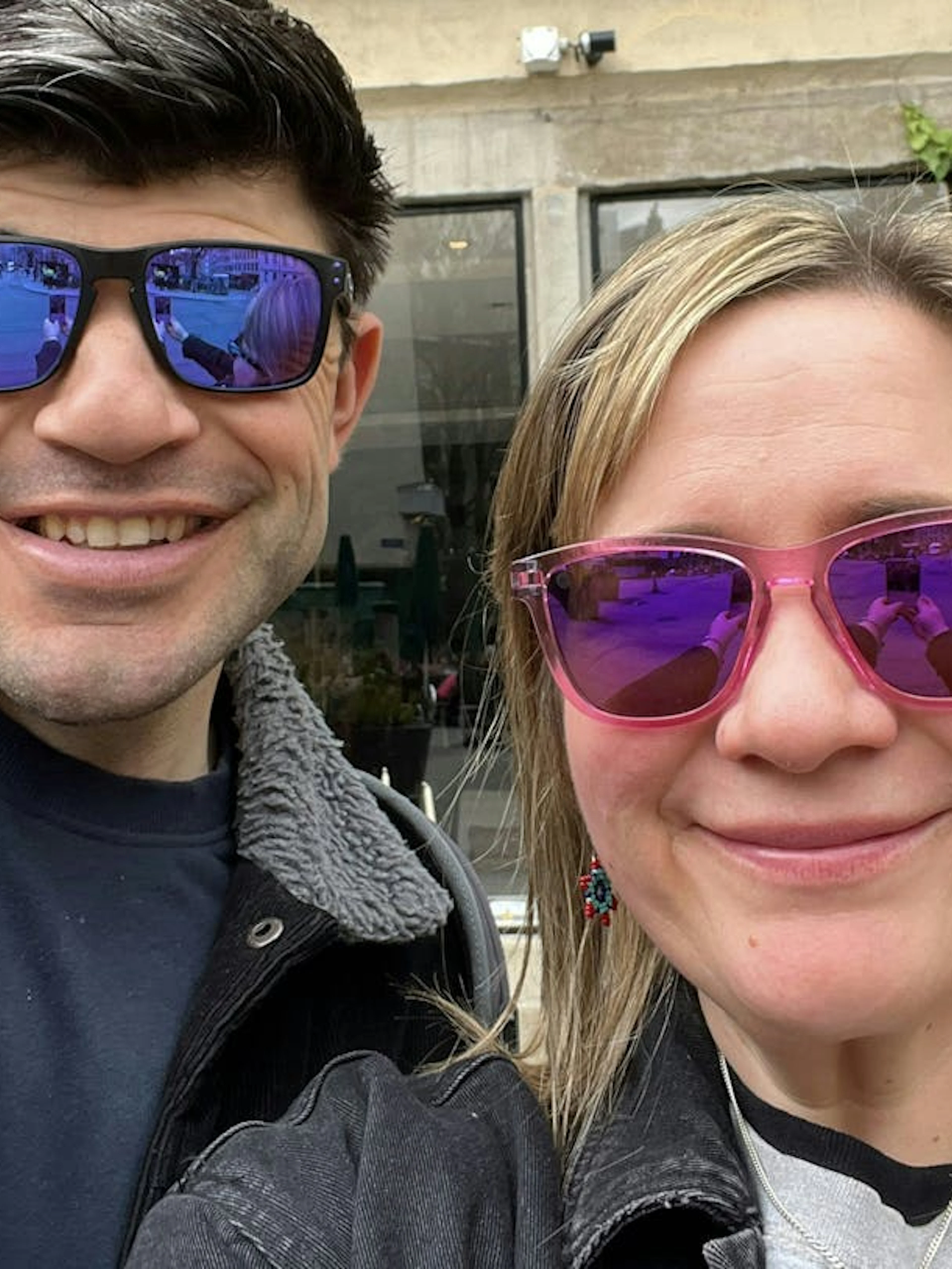 Self-guided city exploration in Geneva with participants wearing sunglasses.