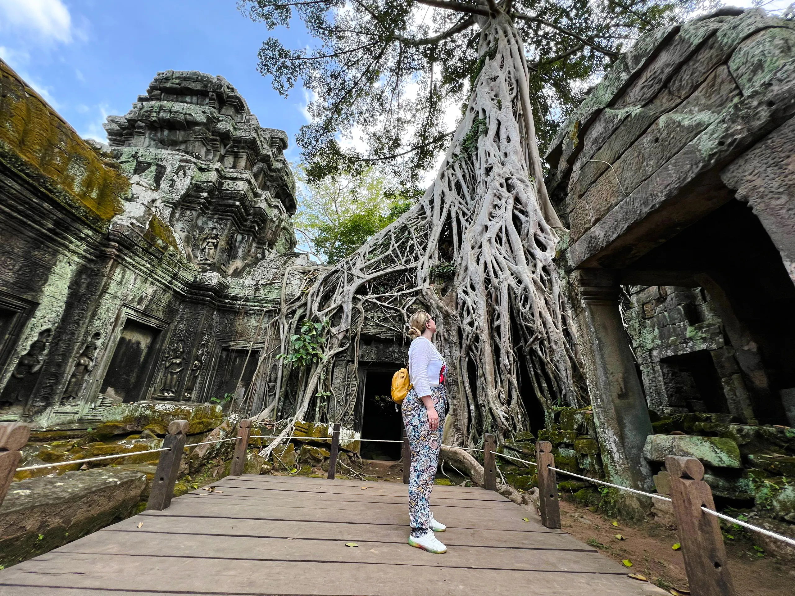 angkor wat half-day sunrise guided tour with breakfast and visits to ta prohm and bayon-9