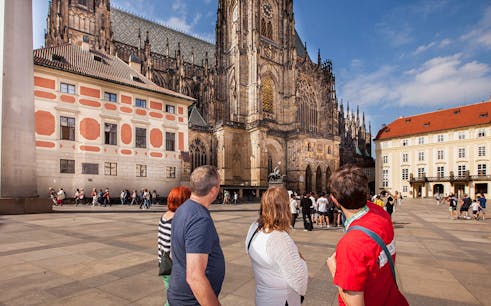 Tour guidato del centro storico di Praga, crociera sul fiume Moldava e visita al Castello di Praga