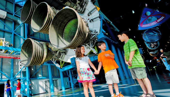 excursão de ônibus no Centro Espacial Kennedy