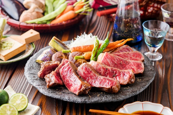 Tokyo: Shinjuku Food Tour with Wagyu Beef & Seasonal Sushi Course