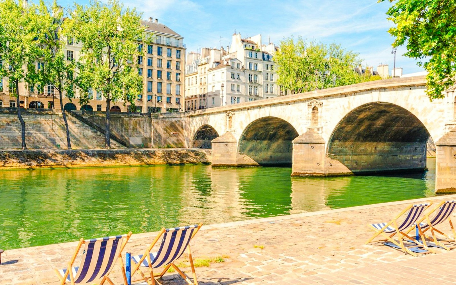 Paris Le Marais Self-Guided Walking Tour and Scavenger Hunt