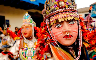 {
"experiencename": "from cusco: paucartambo virgen del carmen festival & tres cruces viewpoint tour"
}-9