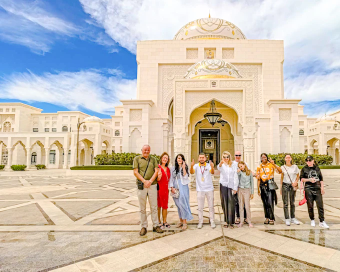 From Dubai: Abu Dhabi Full-Day City Tour with Sheikh Zayed Grand Mosque