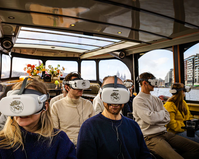 Amsterdam: 75-Min Canal Cruise with Historic VR Experience