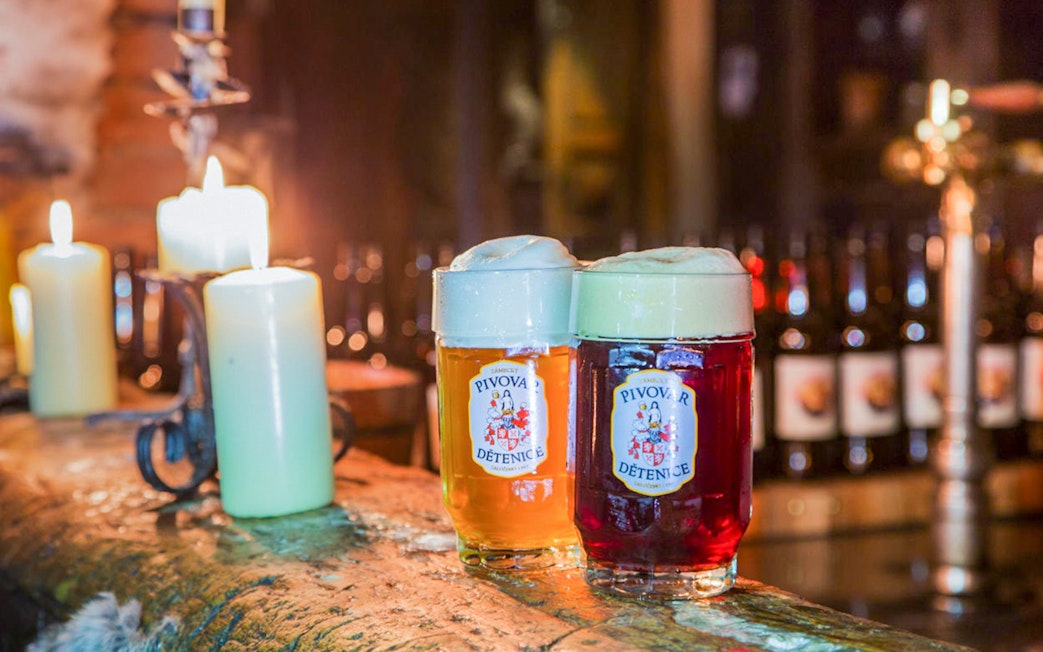 Light and dark beer mugs on a wooden table at Medieval Dinner Show.