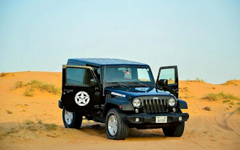 buggy veya dörtlü araç yolculukları, barbekü akşam yemeği ve canlı gösteriler dahil jeep wrangler ile kendi kendine sürüşlü özel çöl safarisi-4