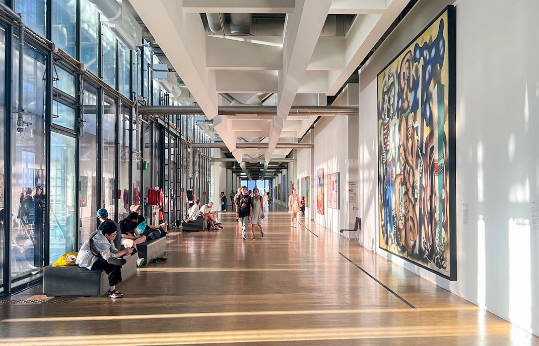 Centre Pompidou - Peak Season vs. Low Season