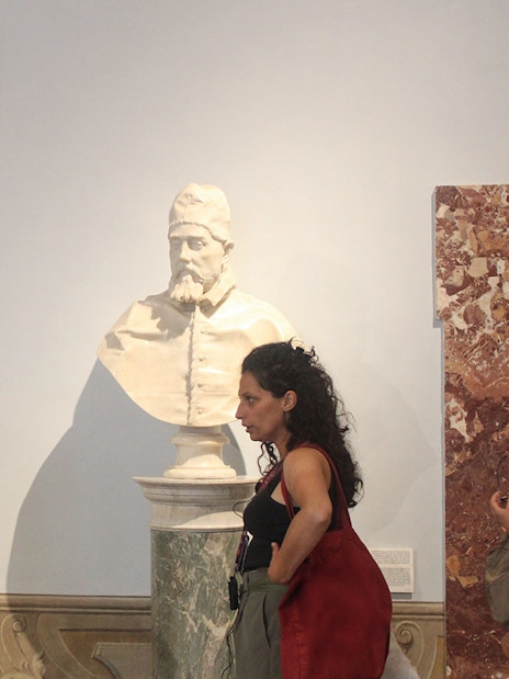 Tour guide explaining a sculpture to visitors inside Palazzo Barberini.