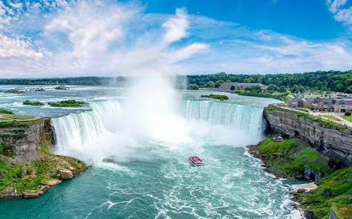 Niagara Falls Boat Ride and Journey Behind the Falls: Half-Day Tour