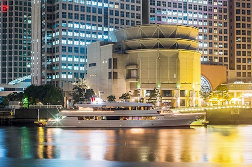 Luxuriöse Bootsfahrt mit Abendessen in Tokio