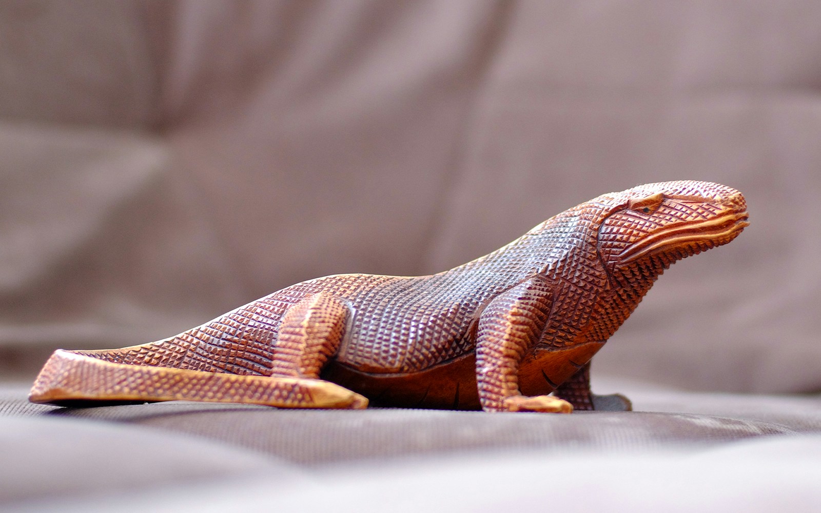 Wooden Komodo dragon sculpture, Ubud private tour.