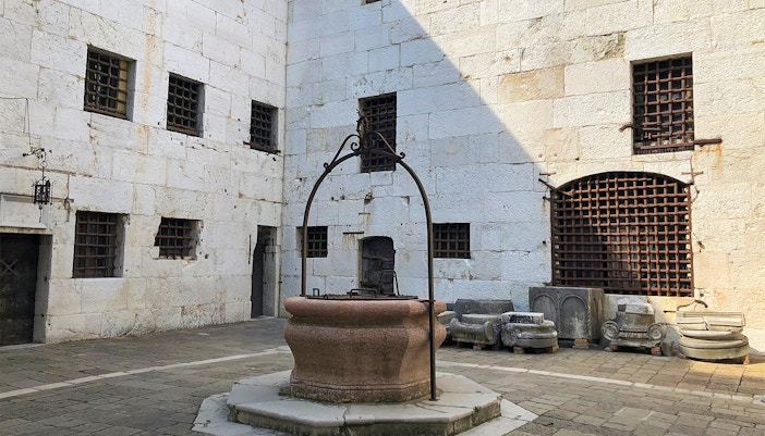 The Architecture of Doge's Palace Prisons