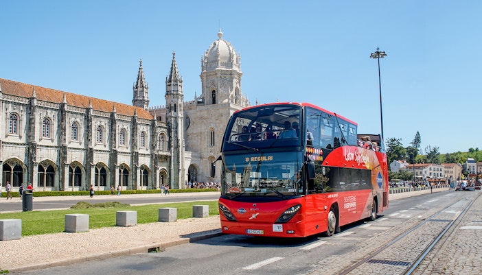 lisbon hoho bus at Jeronimos monastery