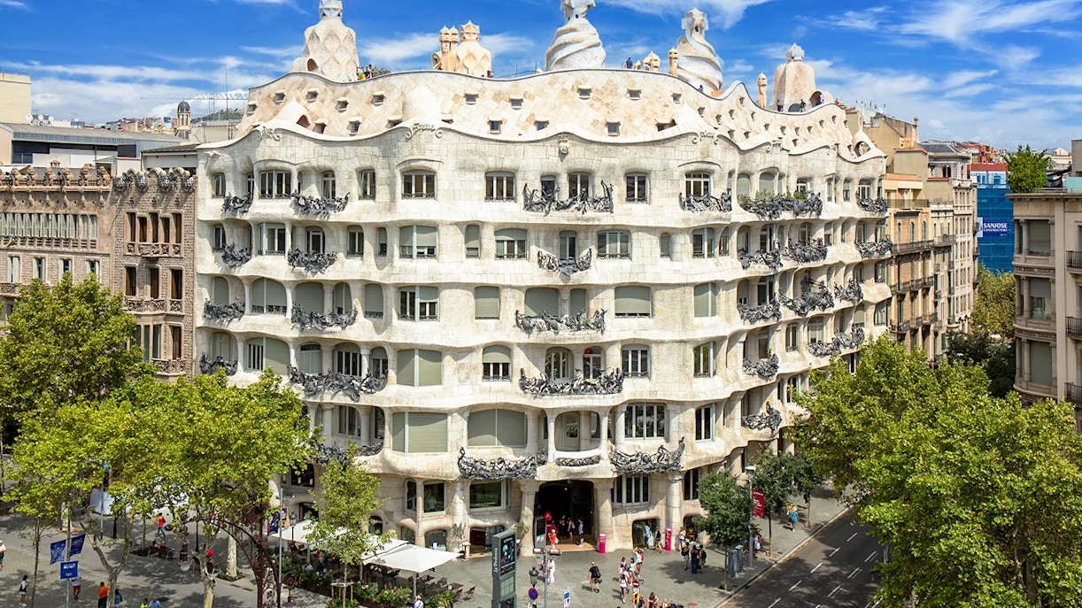 Casa Mila Architecture - Architecture & Design of Casa Milà