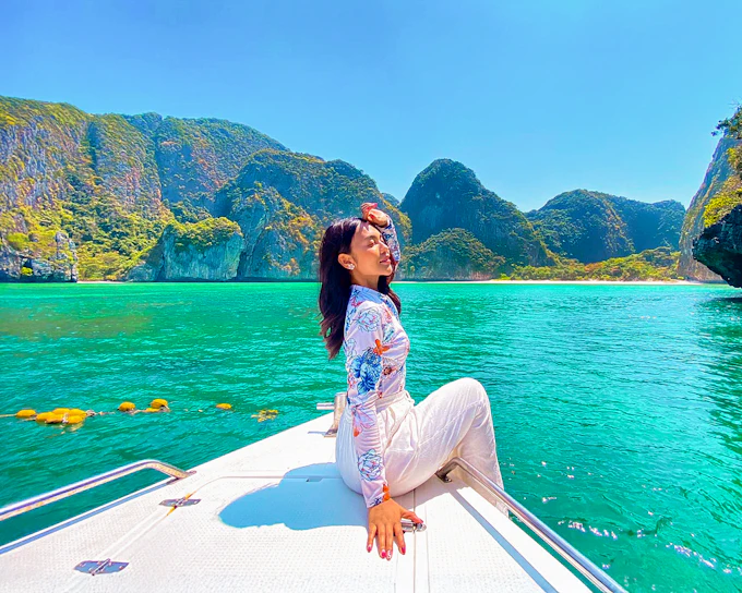 From Krabi: Phi Phi Island & 4 Islands Sunset with Bioluminescent Plankton Tour by Speedboat with Lunch, BBQ Dinner & Transfers