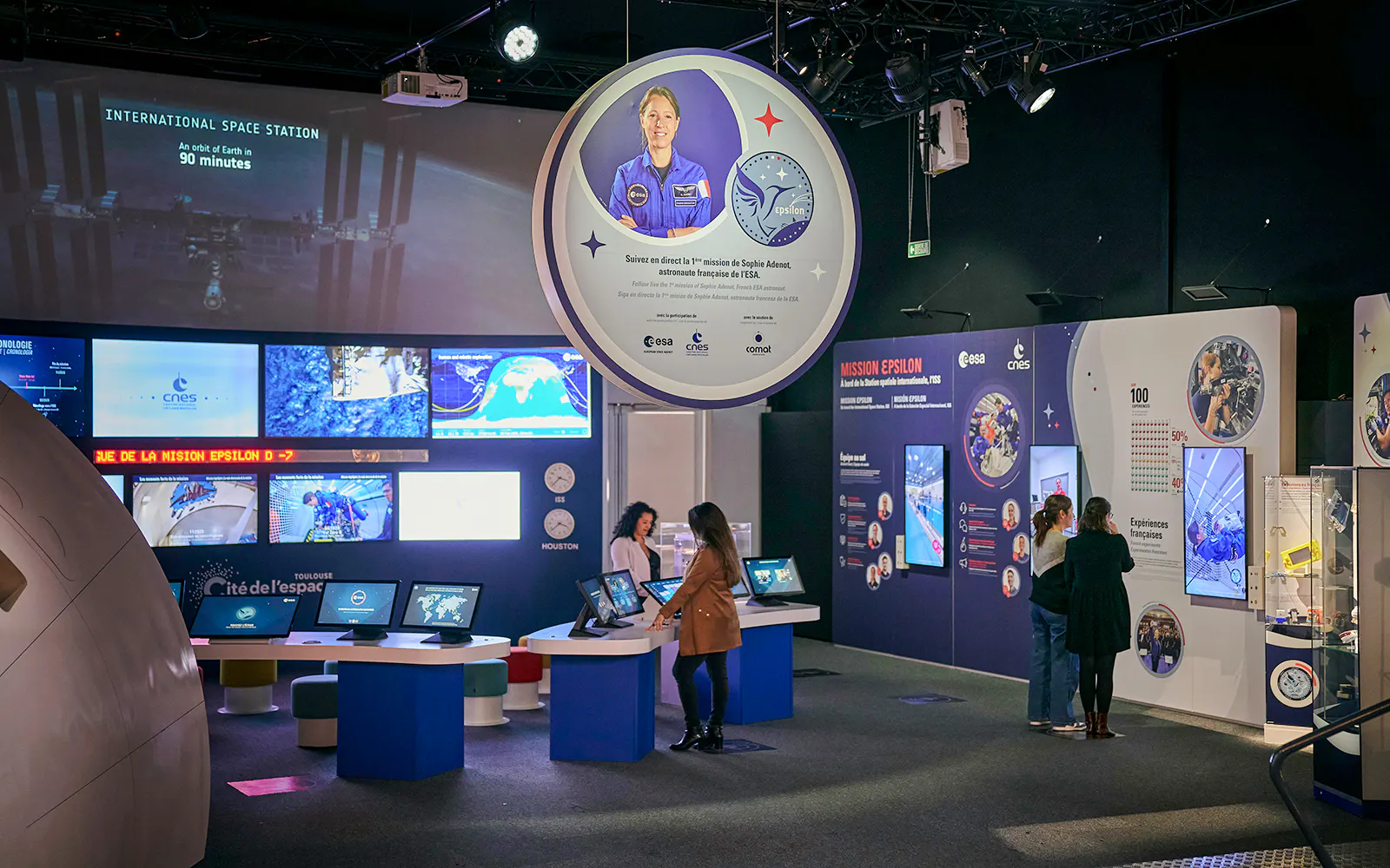 Interactive exhibit at Cité de l’Espace France showcasing space missions and astronaut experiences.
