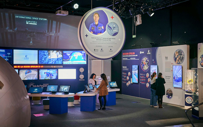 Interactive exhibit at Cité de l’Espace France showcasing space missions and astronaut experiences.