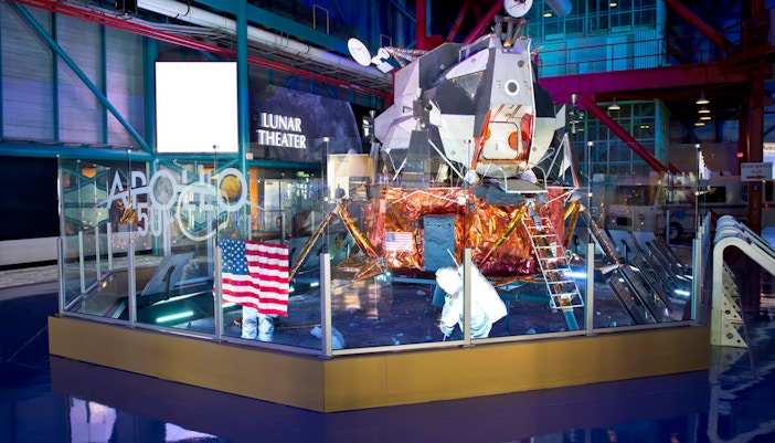 kennedy space center race to the moon