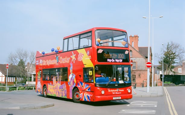 city sightseeing: chester hopp av og på-buss tur-5
