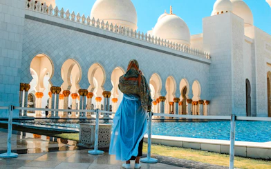 Abu Dhabi Private City Tour with Sheikh Zayed Grand Mosque and Roundtrip Transfers