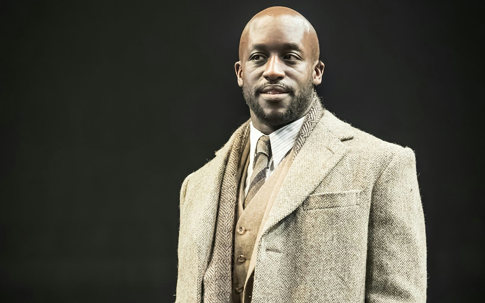Performer in a suit on stage at Cabaret Westend show.