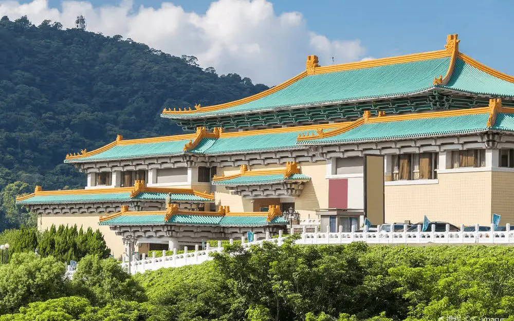 National Palace Museum in Taipei with traditional Chinese architecture.