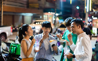 4. bölge’de tadımlar eşliğinde ho chi minh şehri sokak yemekleri yürüyüş turu-1
