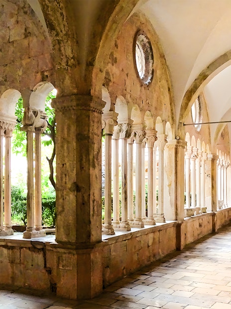 Dubrovnik cloister with arches, part of Game of Thrones tour.
