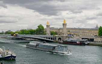 visite guidée du 2e étage de la tour eiffel avec accès prioritaire et billet pour une croisière sur la seine-5
