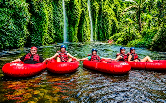 river tubing in ubud mit wasserfall und dschungel-canyon-6
