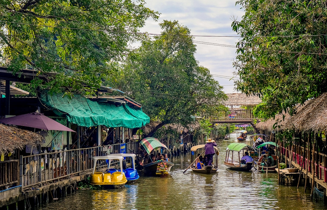 Boats navigating the canal at Khlong Lat Mayom Floating Market, Bangkok.