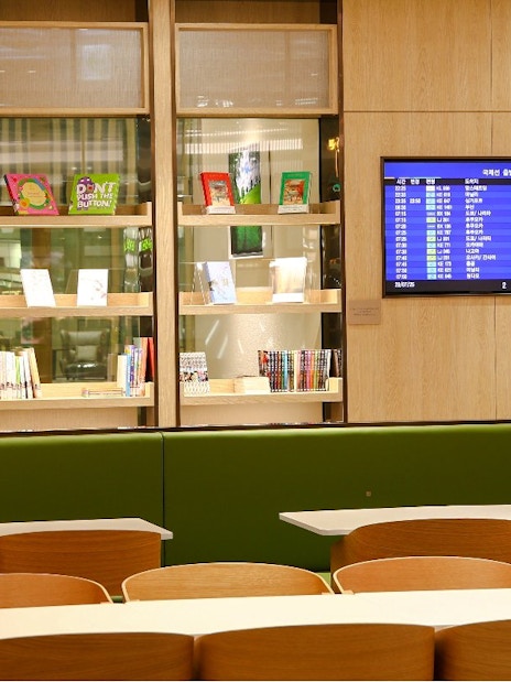 Bar seating and flight information screen at Plaza Premium Lounge, South Korea.