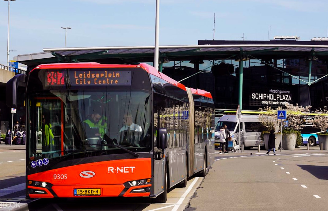 bus ouside the airport