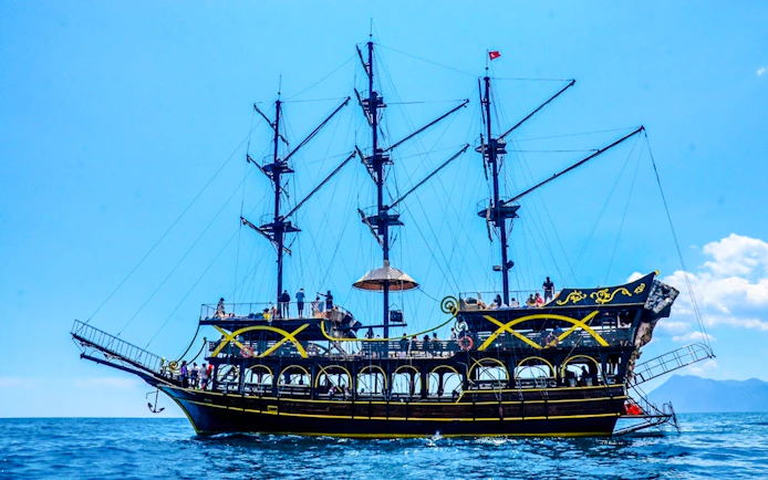 Antalya: Lara Pirate-Themed Boat Trip with Lunch