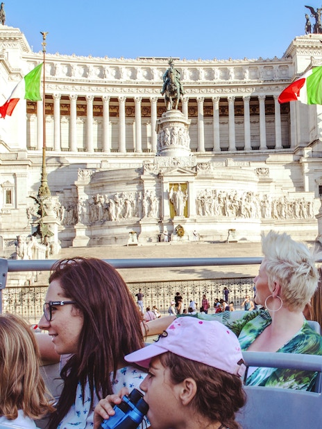 Tourists on a HOHO bus tour viewing the Altare della Patria in Rome.