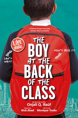 De jongen achter in de klas