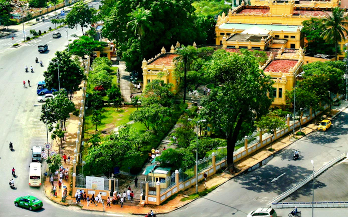Da Nang City Highlights Bus Tour with Pickup and Drop-off
