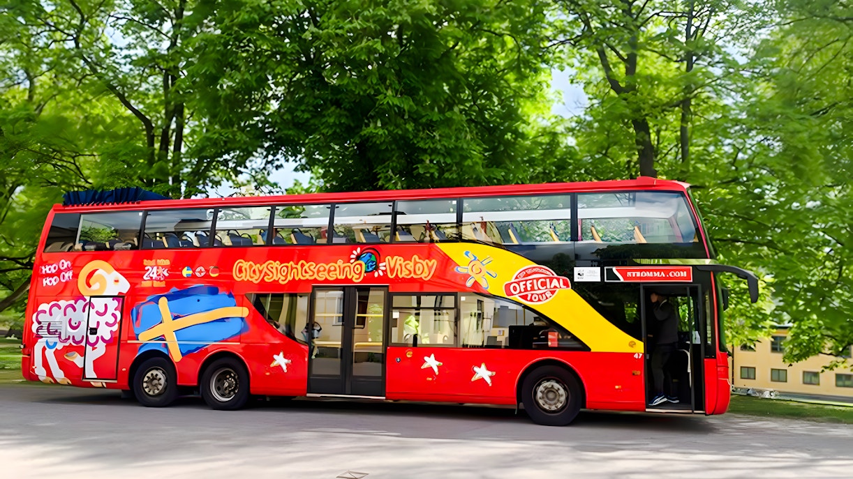 Jackson Square New Orleans with St. Louis Cathedral and Andrew Jackson statue.