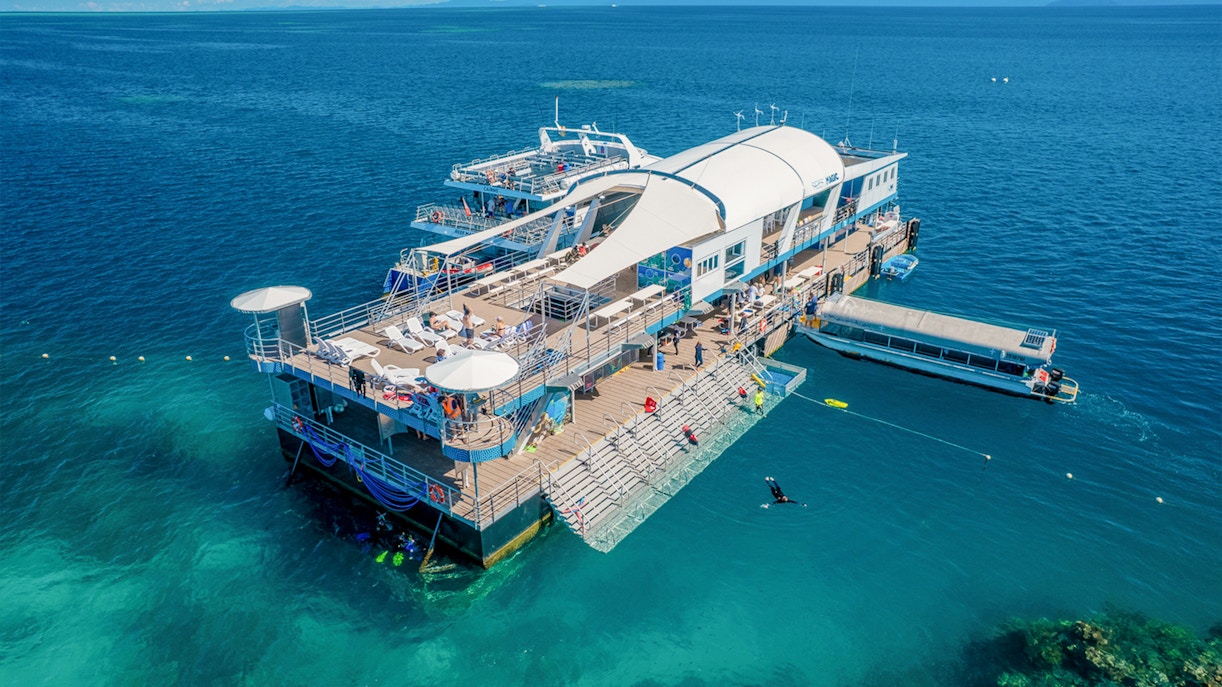 Aerial view of a pontoon with tourists in the Great Barrier Reef, Australia.