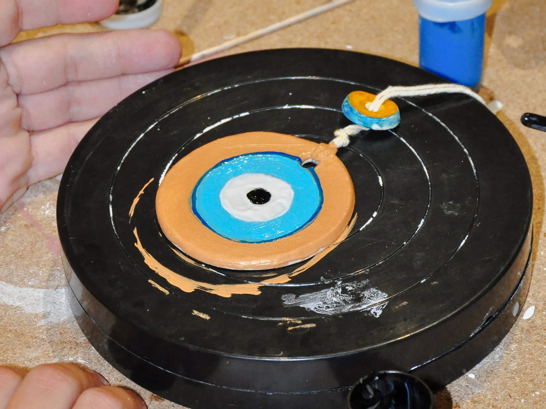 laboratorio di creazione di ciondoli contro il malocchio ad atene-3