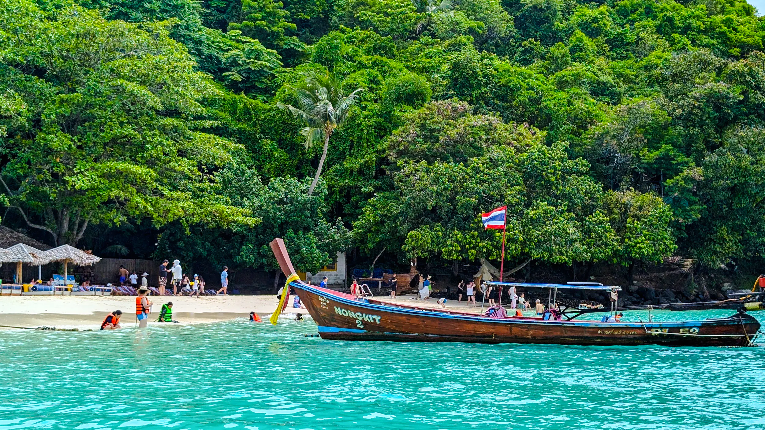 phuket: privat tur-retur-reise med langhalet båt til coral island-7