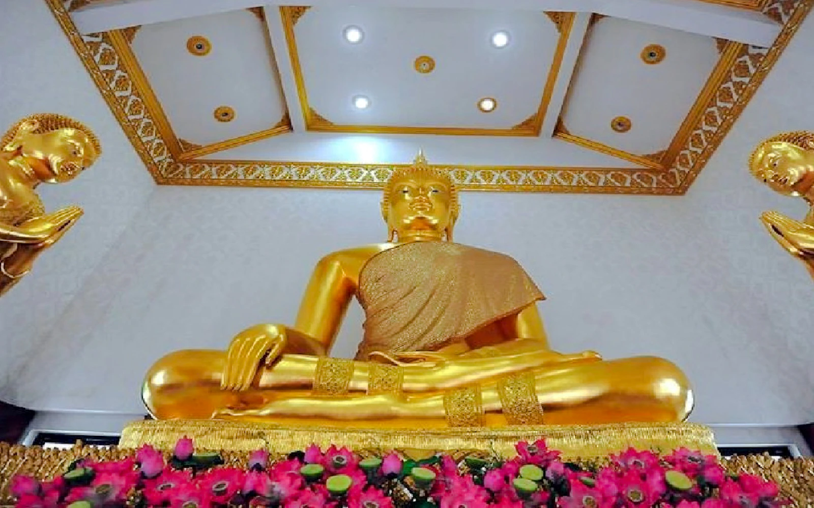 Bangkok Guided Temple Tour with Transfers: Wat Paknam, Pink Ganesh, Wat Saman (Product 55519)