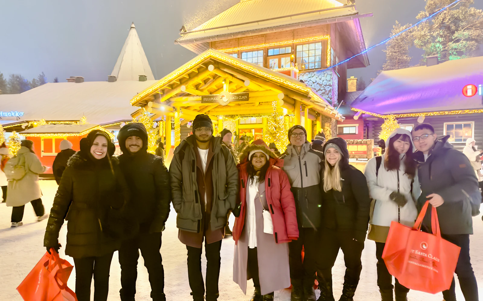 Helsinki & Lapland 8-Day Winter Tour: Husky & Snowmobile Safaris Northern Lights & Glass Igloo Stay