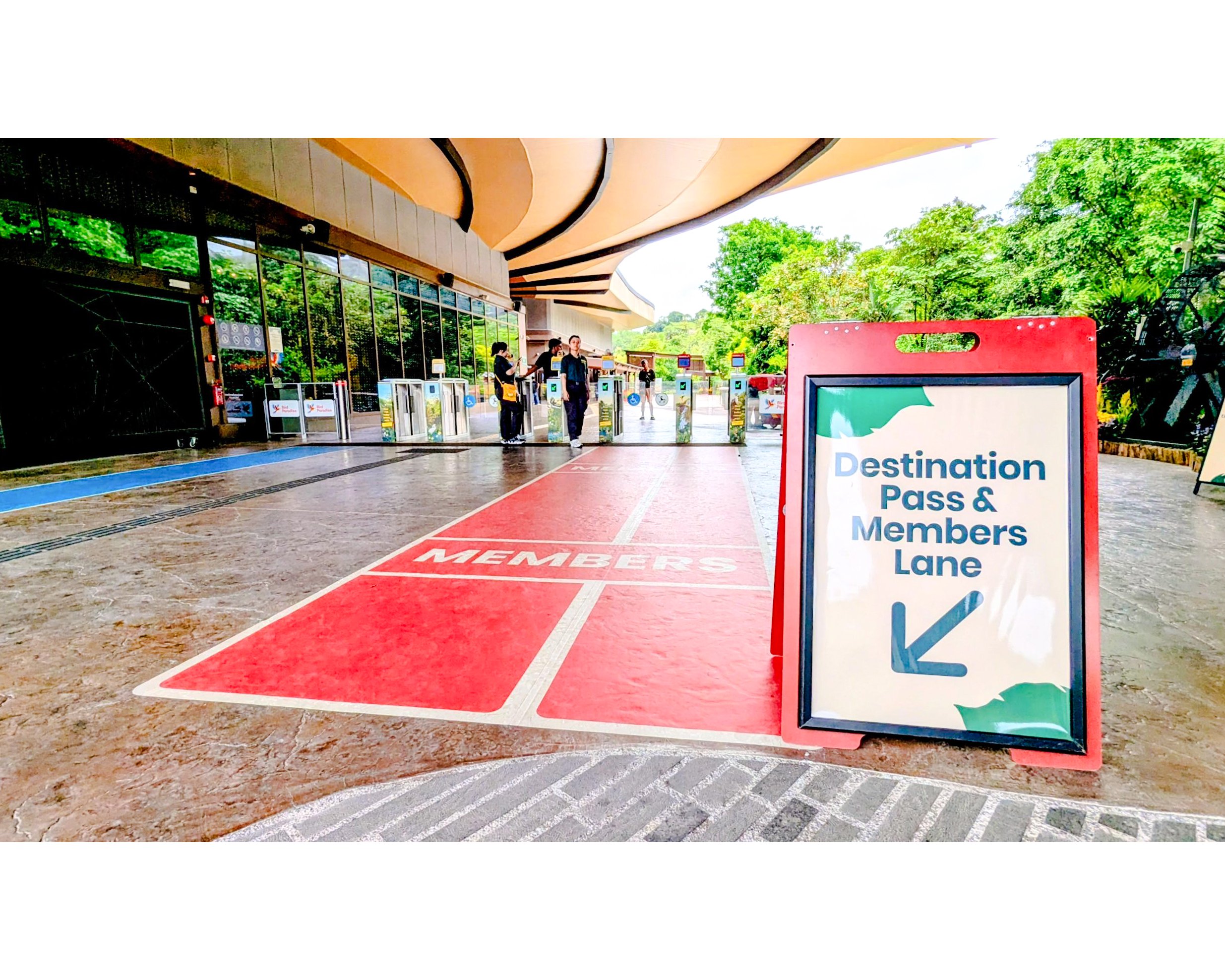 Meeting point entrance for attractions in Mandai with destination pass and members lane sign.