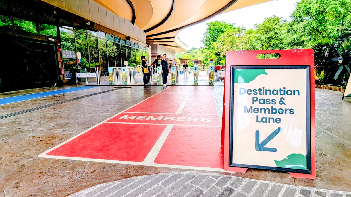 Meeting point entrance for attractions in Mandai with destination pass and members lane sign.