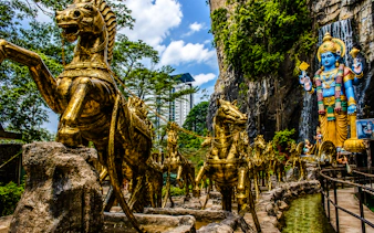 din kuala lumpur: tur privat la peșterile batu, cu intrare la peștera ramayana și vizită la o fabrică de batik-1