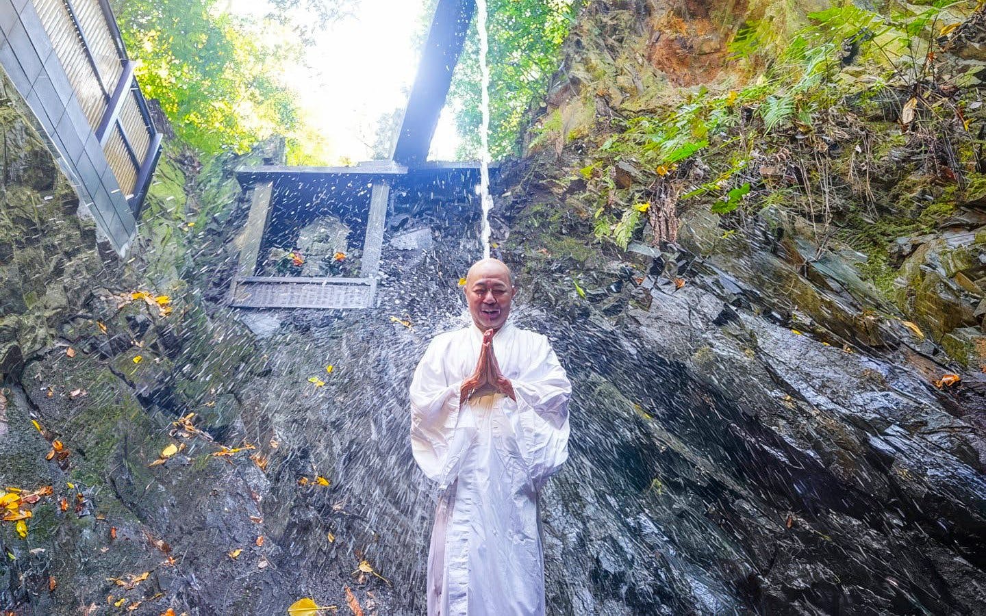 cachoeira escondida de fushimi inari, em kyoto: experiência do ritual sagrado de takigyo-2